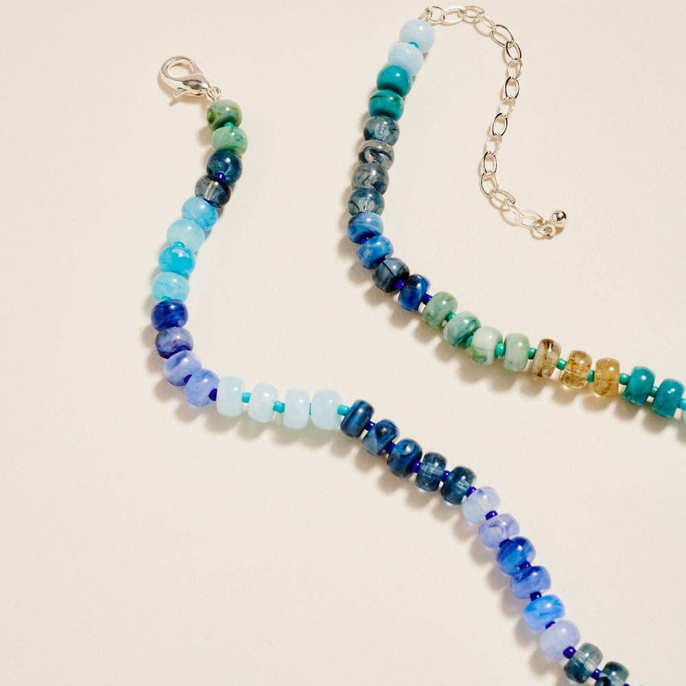 17 Inch Marbled Beaded Shell Pendant Necklace