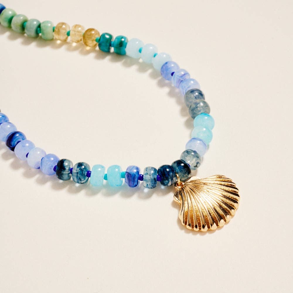 17 Inch Marbled Beaded Shell Pendant Necklace