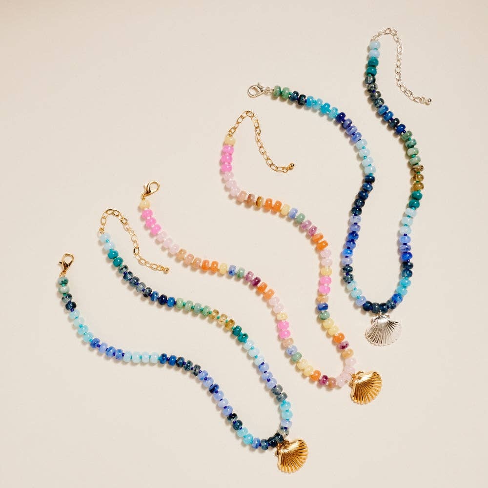 17 Inch Marbled Beaded Shell Pendant Necklace