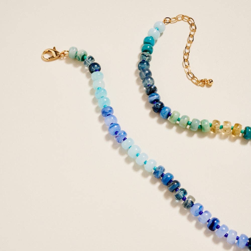 17 Inch Marbled Beaded Shell Pendant Necklace
