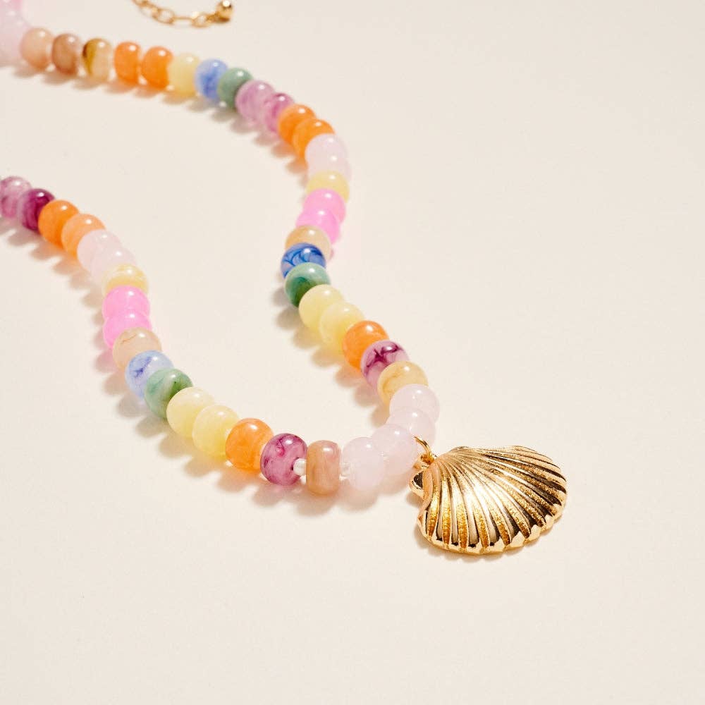 17 Inch Marbled Beaded Shell Pendant Necklace